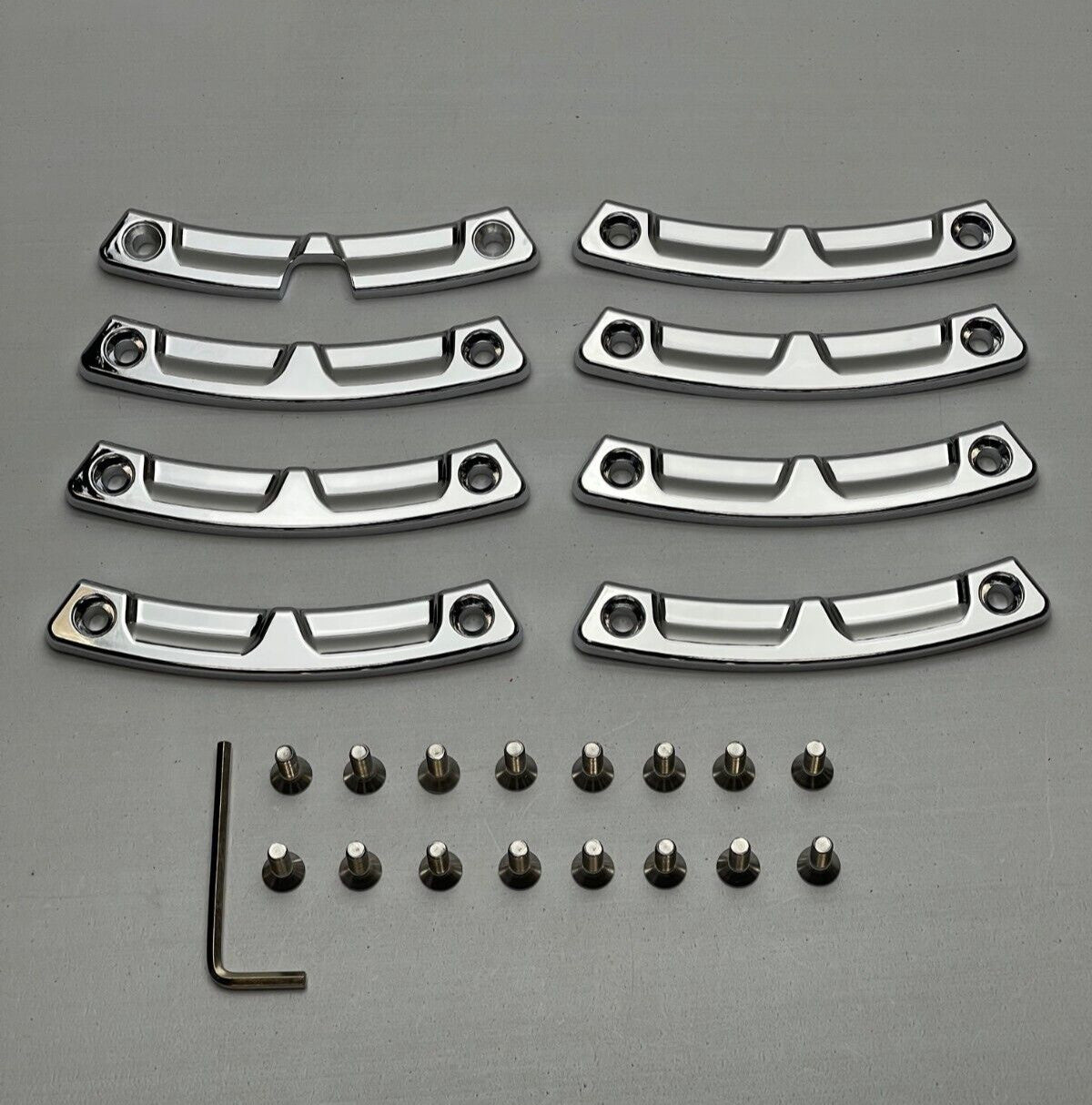 Moto Metal T158181KIT-CH chrome wheel insert set for MO993 18-inch wheels, 8 pieces with screws