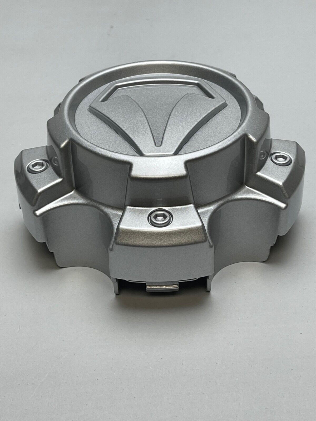 Toyota T-Force Silver Snap In Wheel Center Cap 890C01 89-9586T S1304-07 wheel center cap additional view 2